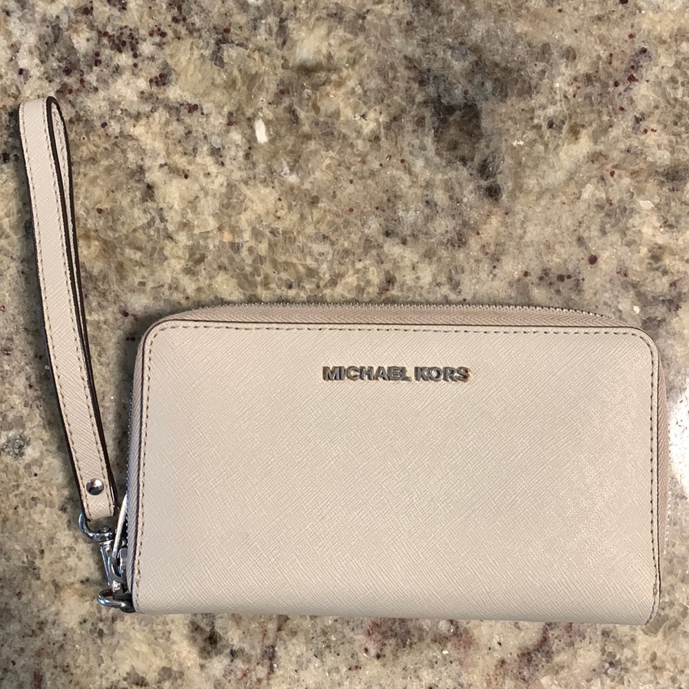 Michael Kors Jet Set Continental Phone Wallet